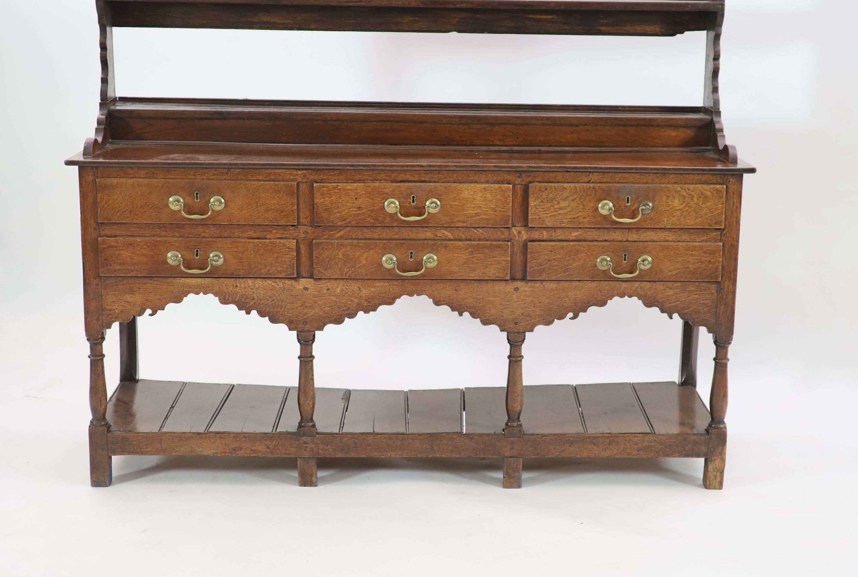 A George III oak dresser, W.162cm D.45cm H.206cm